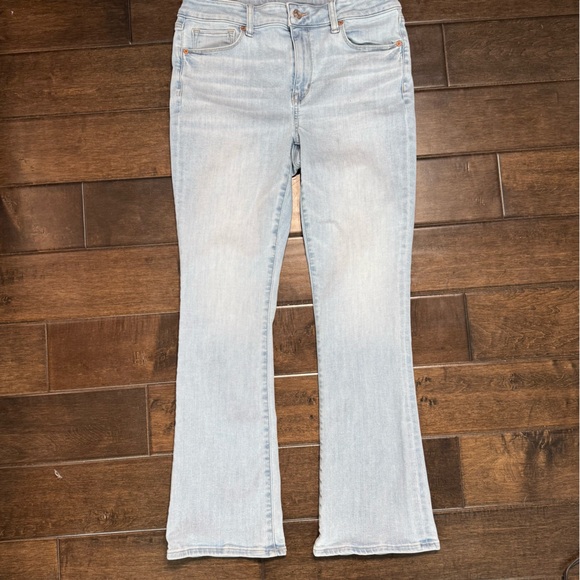 American Eagle Outfitters Denim - ❤️3/$30 AE American Eagle Next Level Kick Bootcut Jeans Light Wash - 10 Short